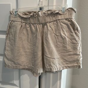 Linen khaki shorts with elastic waistband